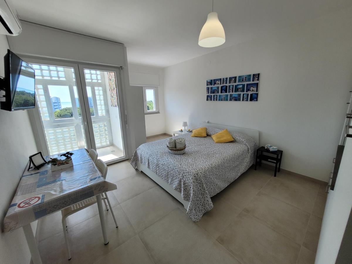 Rosato Double Sea View Apartment 利尼亚诺萨比亚多罗 外观 照片